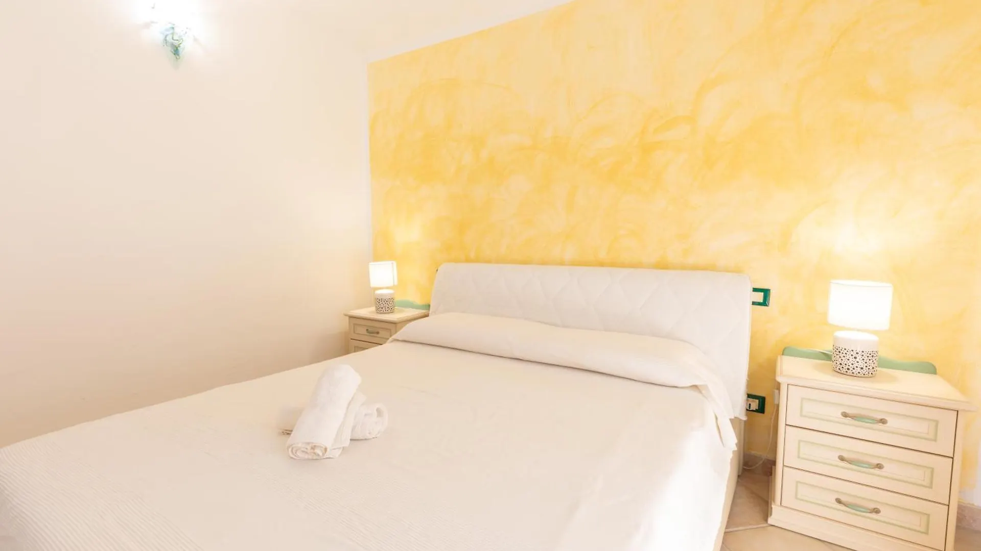 Charming Room With Two Beds -2 Minutes To The Beach- Olbia 0*,  Italien