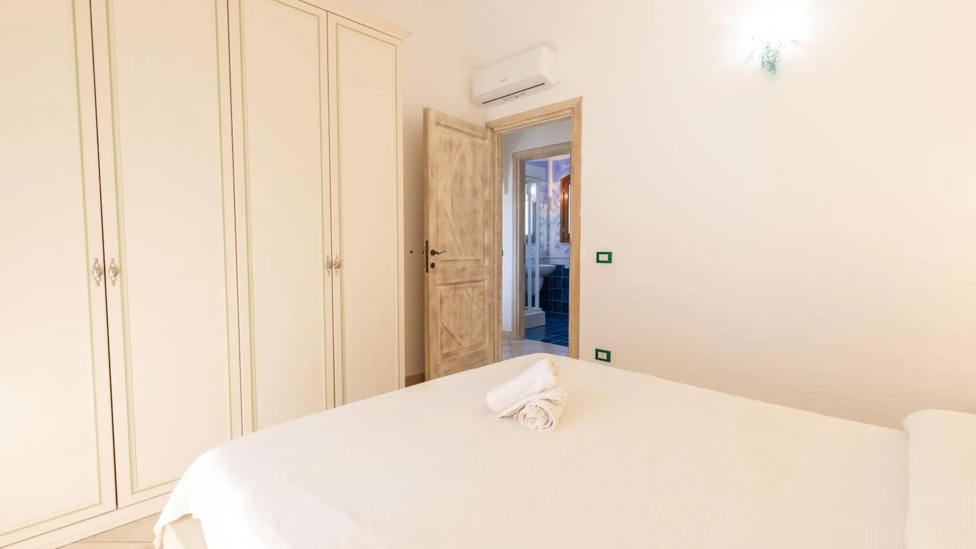 Charming Room With Two Beds -2 Minutes To The Beach- Olbia Pensionat