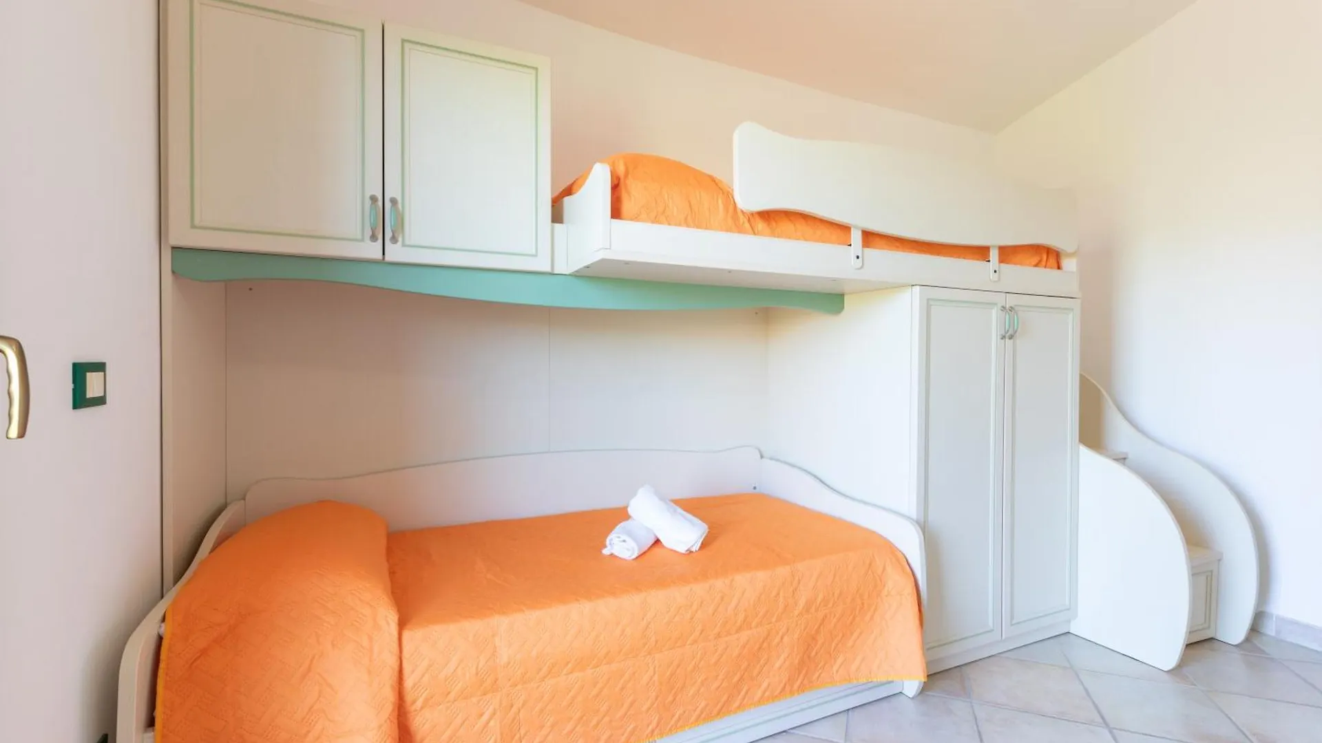 Charming Room With Two Beds -2 Minutes To The Beach- Olbia Pensionat