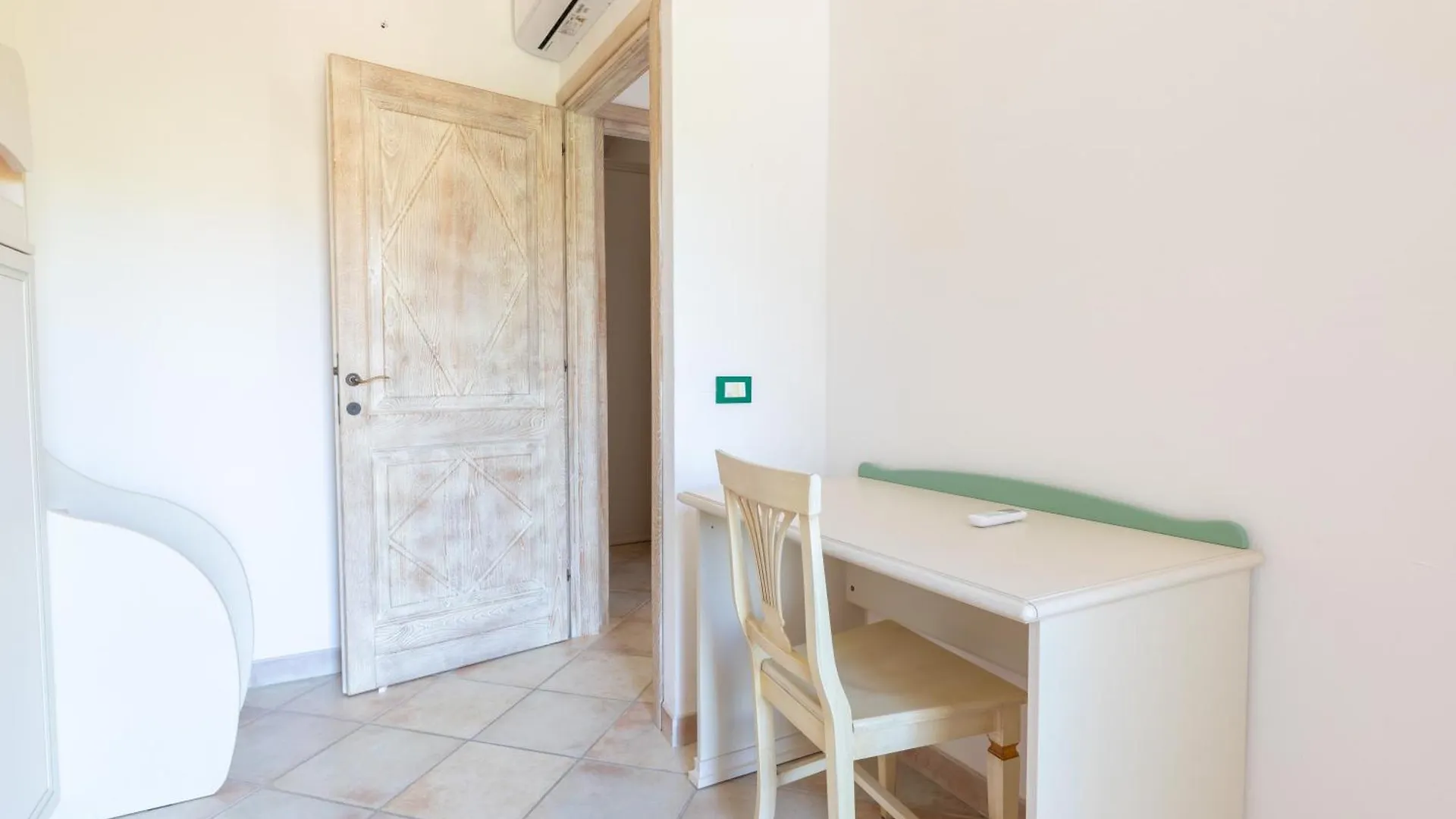 Charming Room With Two Beds -2 Minutes To The Beach- Olbia